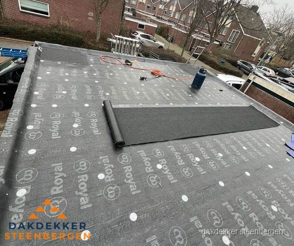Dakrenovatie plat dak met bitumen dakbedekking in Steenbergen Dakrenovatie plat dak met bitumen dakbedekking in Steenbergen